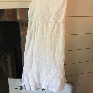 Adorable white “linen” style beach dress!